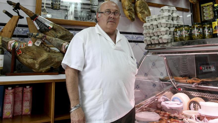 José Cortell, en su tienda en 2011.