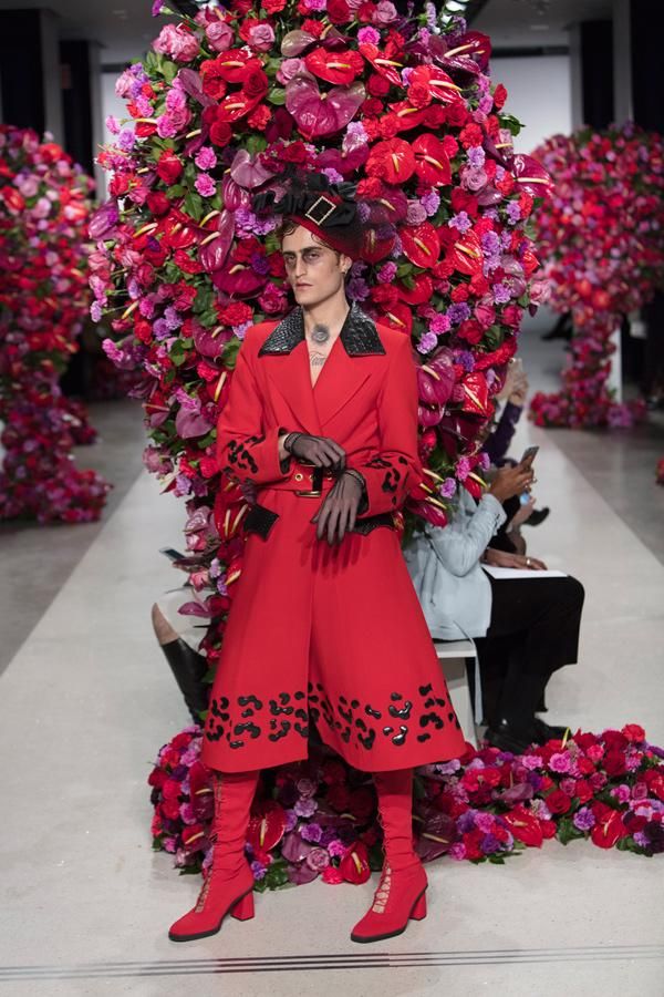 Palomo Sapin: traje rojo