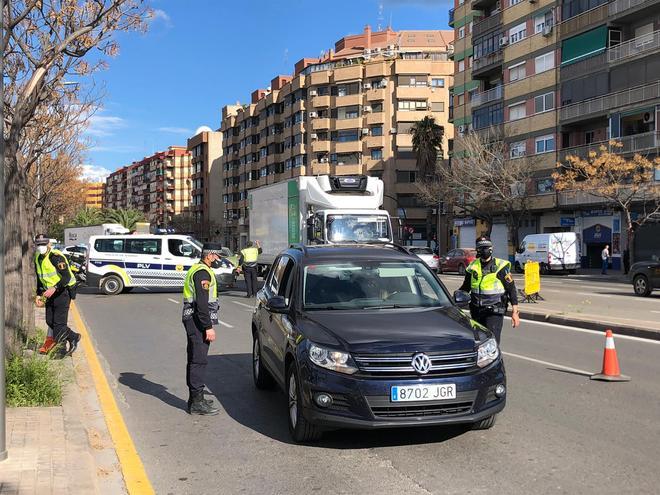 Embossaments en els accessos i les eixides de València en el tercer divendres de tancament perimetral