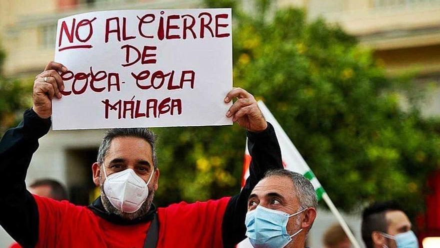 Acció de protesta pel tancament de la planta de Coca-Cola a Màlaga