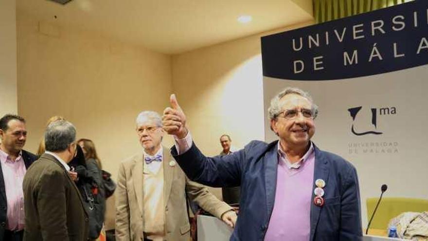 José Ángel Narváez celebra su victoria electoral el pasado jueves en la sede del Rectorado de la UMA.