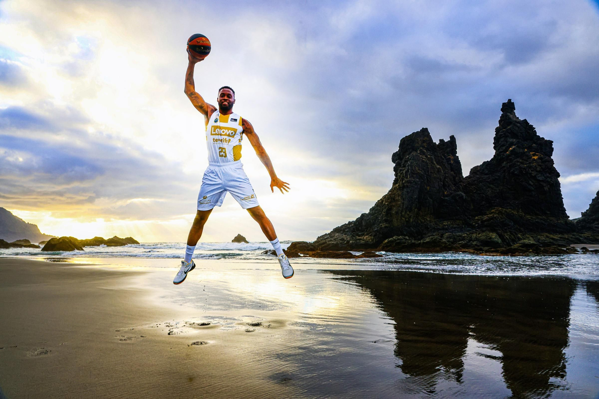 Equipaciones del Lenovo Tenerife para la temporada 2023/24