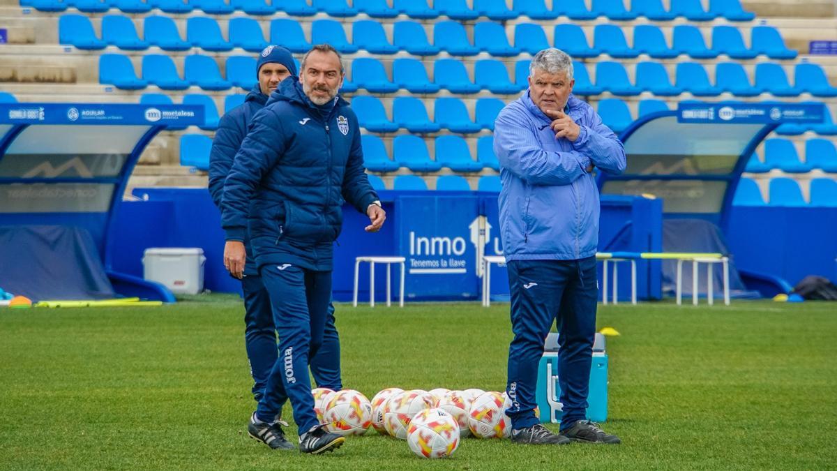 Onésimo Sánchez no está logrando convencer a sus jugadores de lo que quiere.