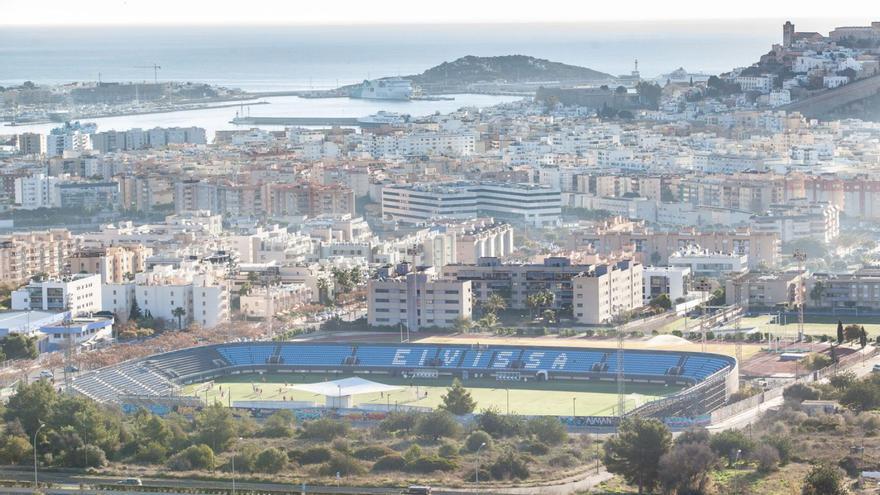 Vista general de la ciudad de Eivissa, el puerto y Dalt Vila. | VICENT MARÍ