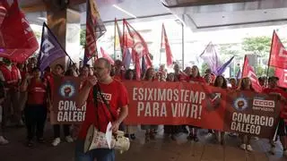 Trabajadores se movilizan en Vigo contra la apertura comercial los domingos