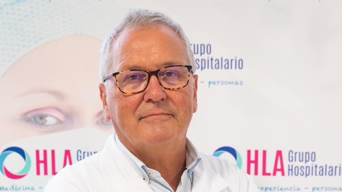 El Dr Juan Antonio Olmo, responsable de la Unidad de Algias vertebrales del Hospital HLA La Vega