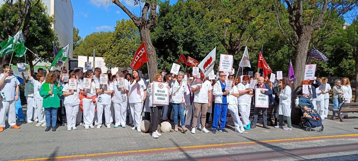 También han realizado una protesta trabajadores del Hospital de Sant Joan