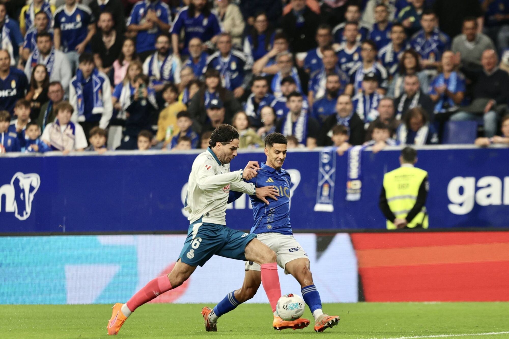 Todas las IMÁGENES del reestreno de Carrión con el Oviedo, con derrota ante el Espanyol 