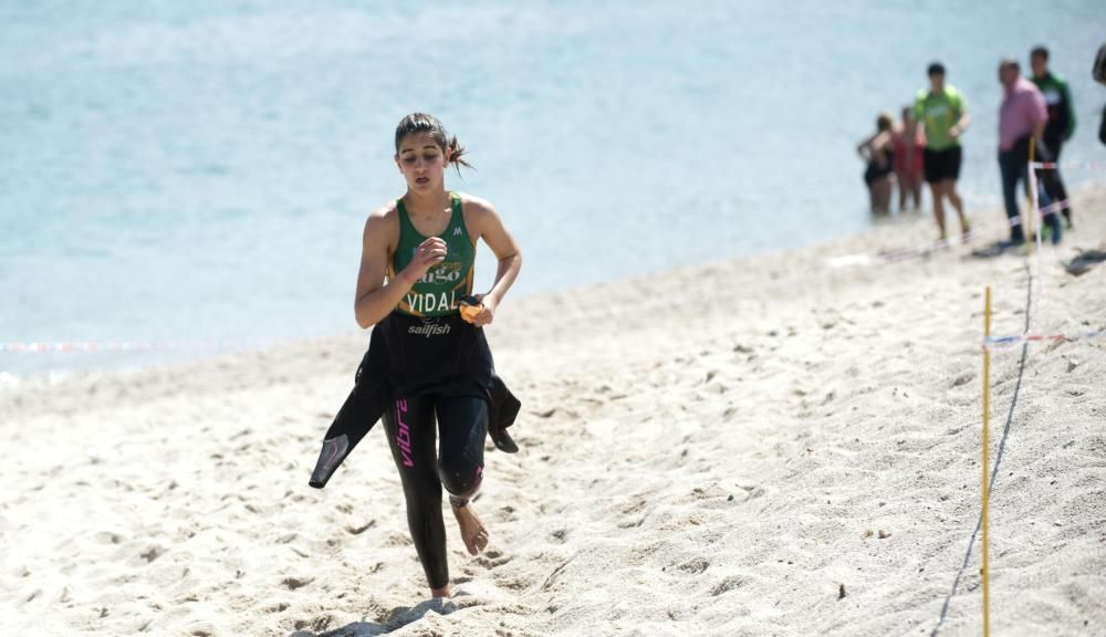 Más de 300 deportistas en el X Triatlón de Riazor