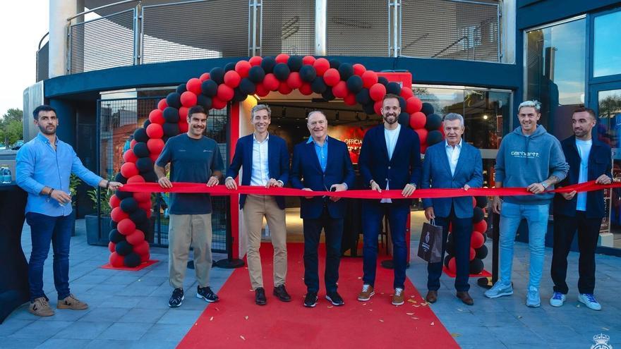 El Real Mallorca inaugura su nueva tienda en Son Moix