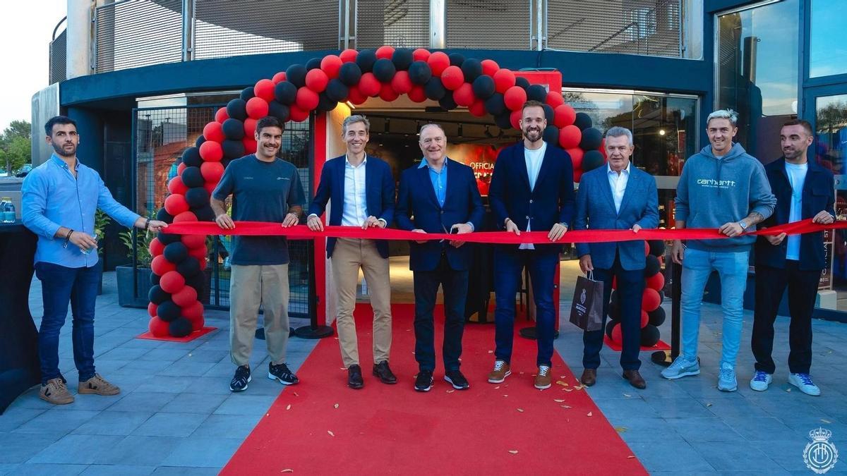 Andy Kohlberg ha presidido la inauguración de la nueva tienda del Mallorca en Son Moix