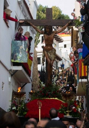 Alicante se vuelca con la procesión de Santa Cruz