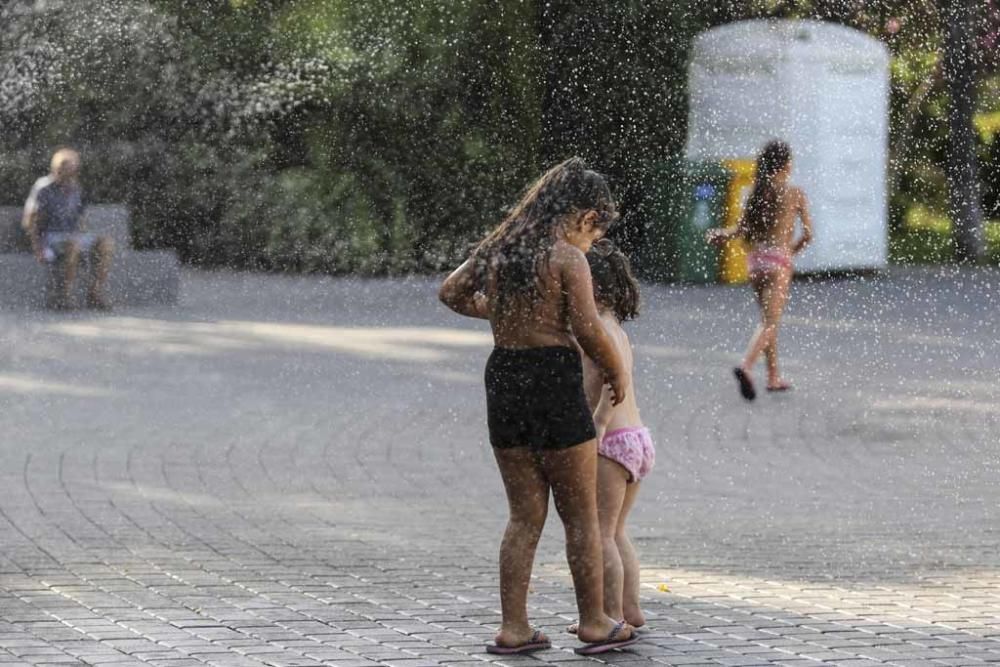 El cuarto día de las fiestas del barrio tuvo el agua como protagonista