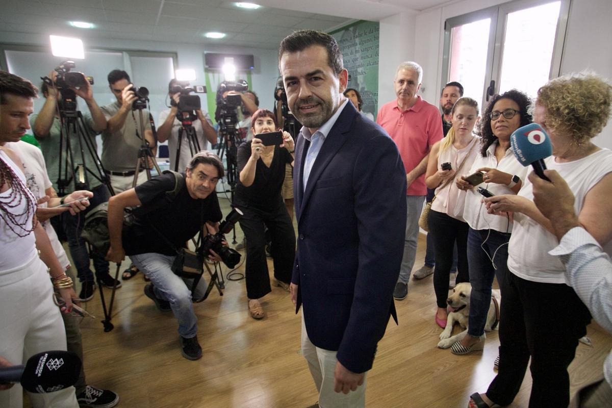 Rubén Martínez, ayer en la sede de Vox, en Murcia.