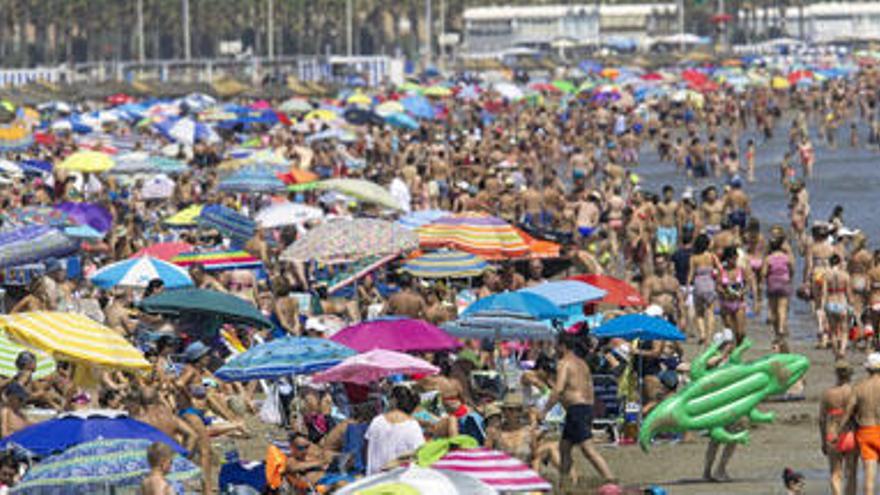 La playa del Cabanyal ha recuperado la bandera azul.