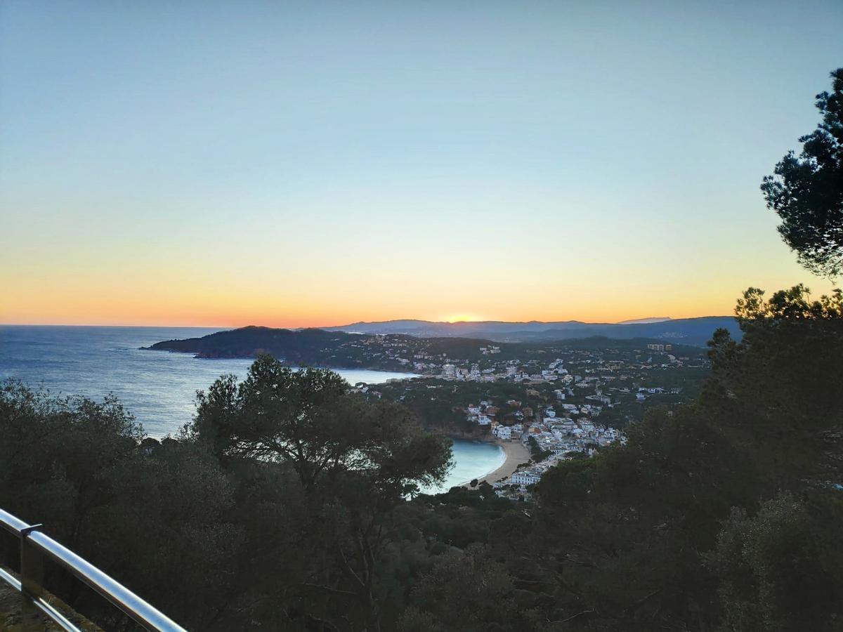 Vistes des del mirador del Far de Sant Sebastià