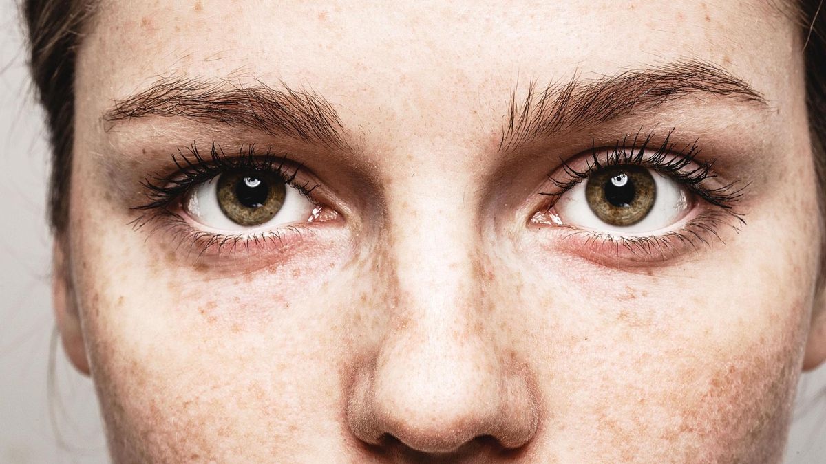 Primer plano de los ojos de una mujer