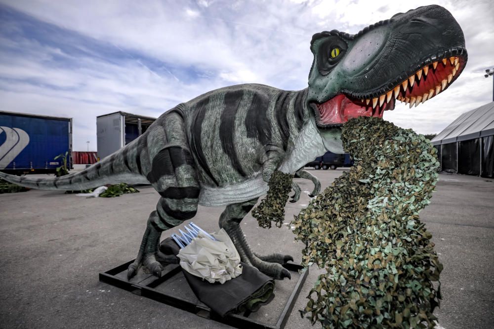 Lebensgroße Dinos bevölkern den Stadtrand von Palma