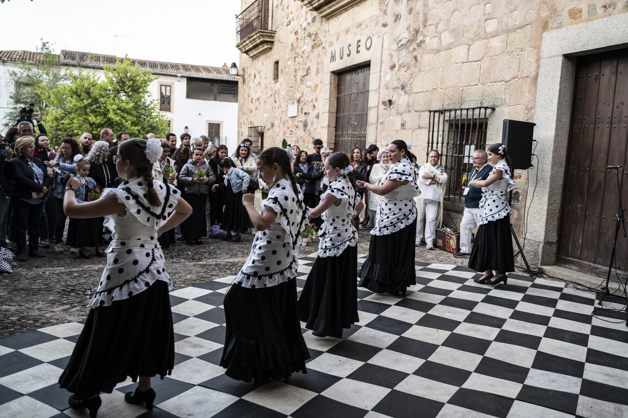 Cáceres festeja la luna llena de mayo