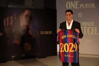 João Cancelo y su tercera presentación con el Barça: "Siempre quise estar aquí"