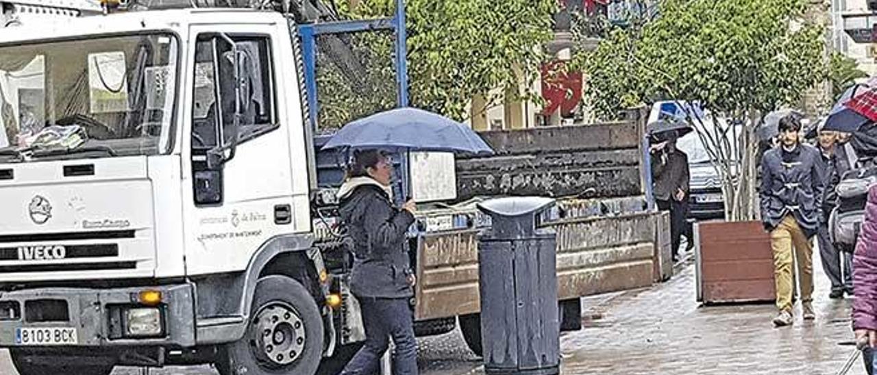 Las jardineras se colocaron de nuevo ayer.