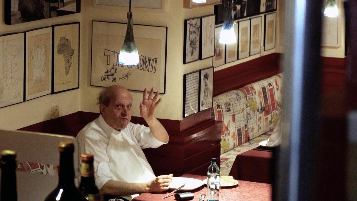 Gimferrer, en el desaparecido Tramonti, en un momento del documental