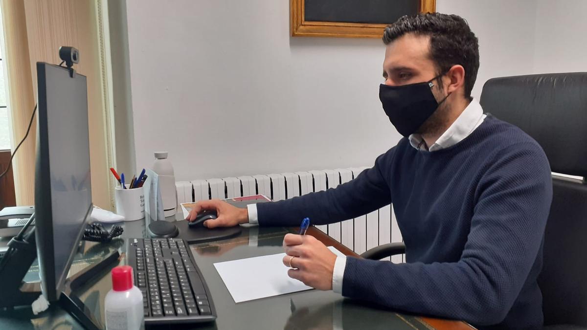 El alcalde en una reunión telemática
