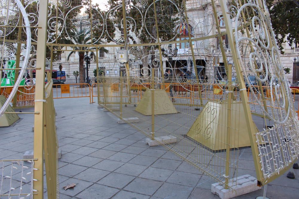 Montaje del árbol de navidad del ayuntamiento