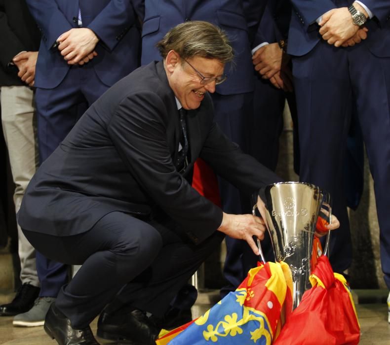 Celebración del triunfo en la Eurocup del Valencia Basket en València