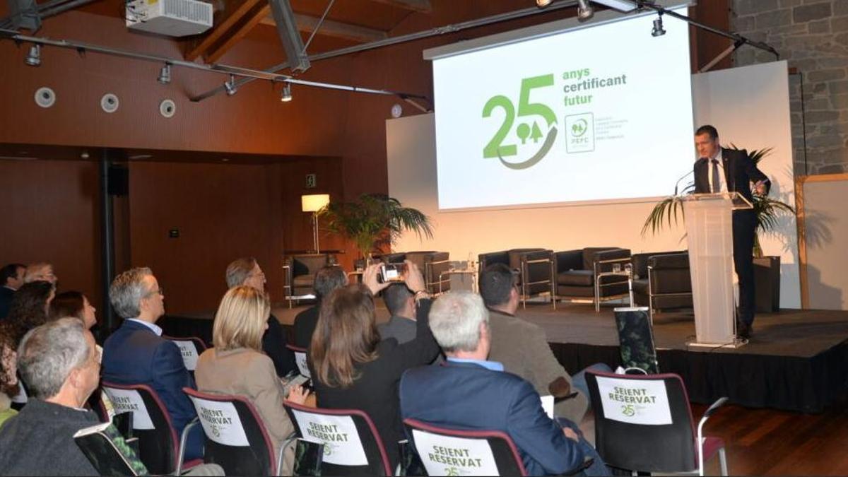 Un moment de la inauguració de la jornada a càrrec del conseller Ordeig