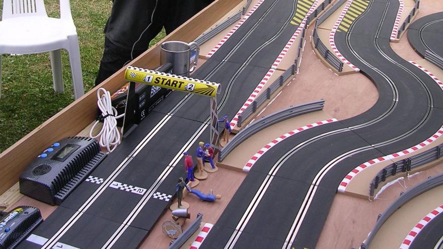 Endlosschleife: Was wir „Carrera-Bahn“ nennen, ist auf Spanisch eine „Scalextric“.  | FOTO: PATRICK BEANE/WIKIMEDIAC