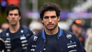 MELBOURNE (Australia), 06/03/2026.- Carlos Sainz of Williams walks in the paddock during the 2026 Australian Grand Prix at Albert Park Circuit in Melbourne, Australia, 07 March 2026. (Fórmula Uno) EFE/EPA/JOEL CARRETT EDITORIAL USE ONLY AUSTRALIA AND NEW ZEALAND OUT