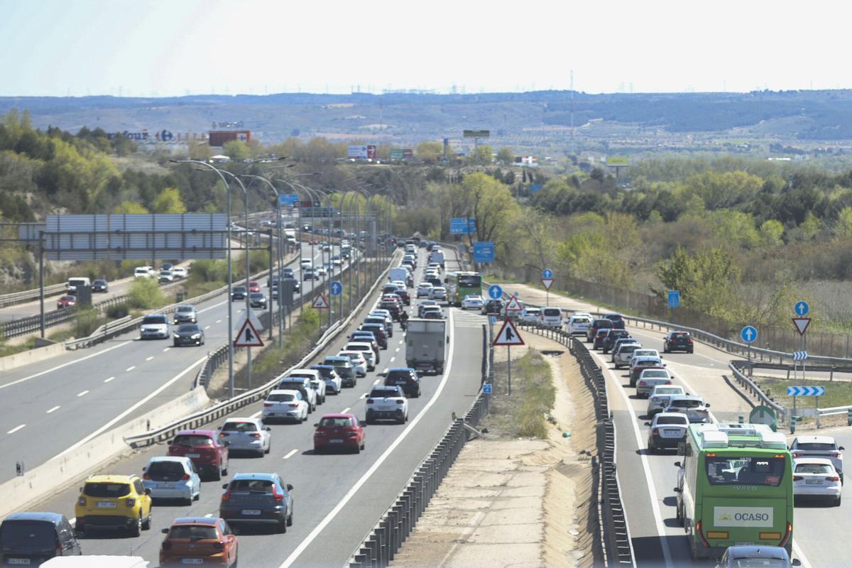 Imagen de una carretera con retenciones.