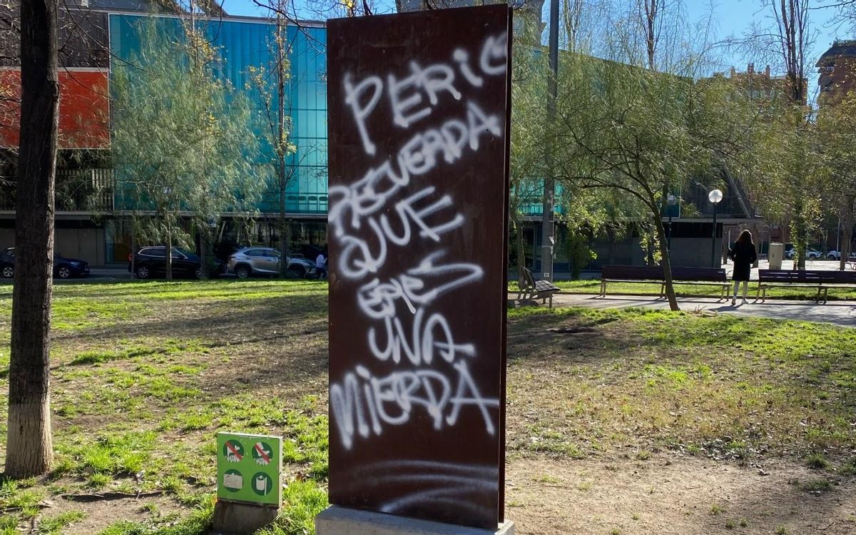 Vandalitzada una placa del RCD Espanyol 24 hores després de ser instal·lada a Barcelona