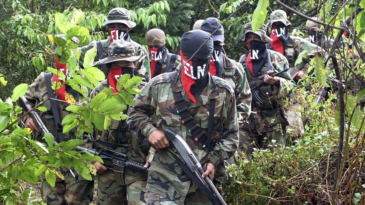 zentauroepp1933368 colombian rebels walk in their jungle camp in the antioquia 170930181404