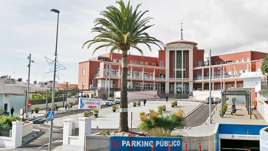 El choque entre una moto y un turismo en Santa Cruz de Tenerife se salda con dos heridos moderados