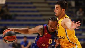Kevin Punter, en una jugada de ataque ante Blatt durante el Maccabi Tel Aviv-Barça en Belgrado.
