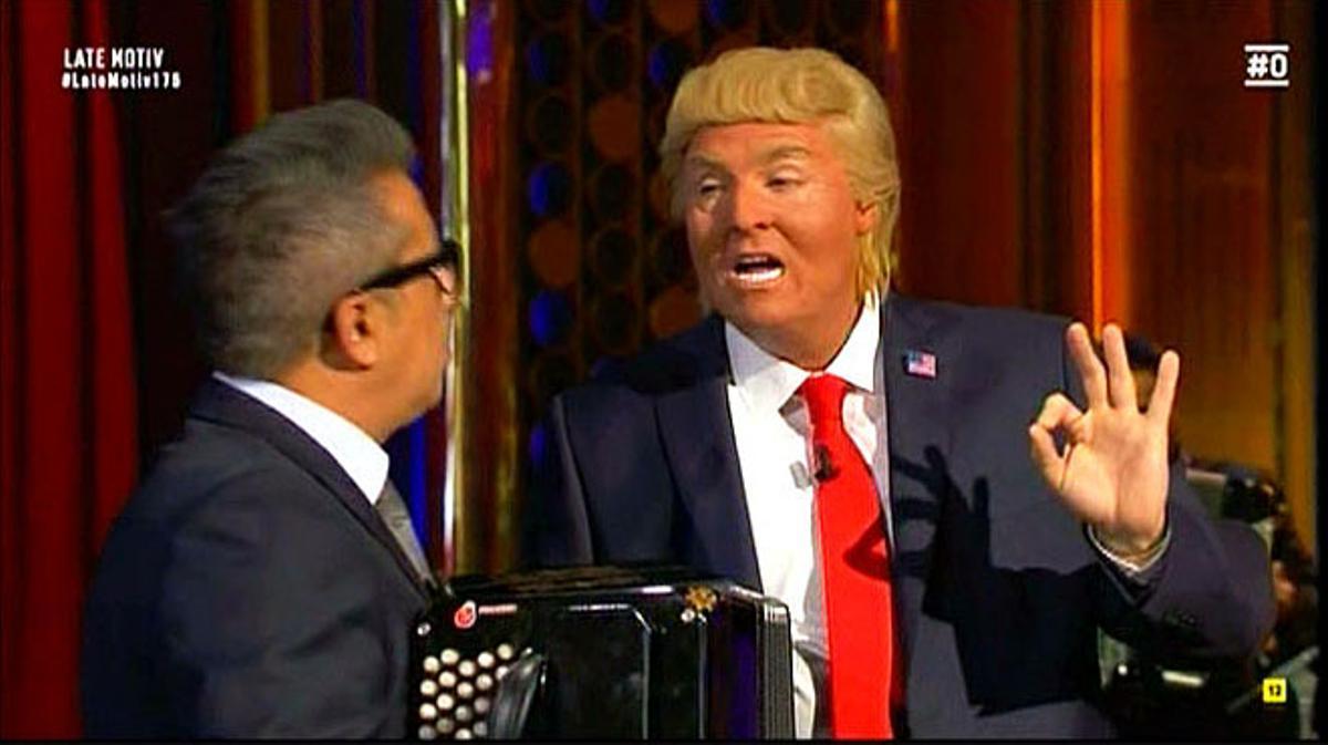 Andreu Buenafuente y su Donald Trump (Raúl Pérez) en el programa ’Late motiv’ (#0 de Movistar+).