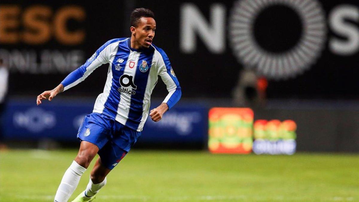 Militao disputando un partido de la Copa portuguesa ante el Braga