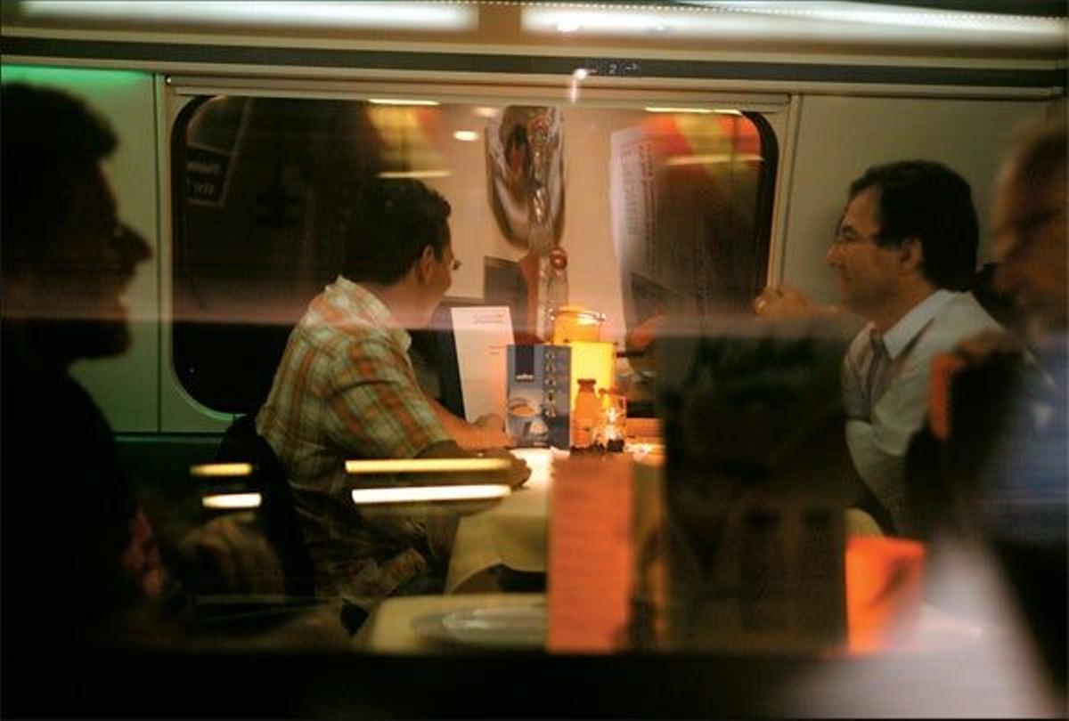 En Suiza, el tren también
participa del culto
nacional a la precisión.