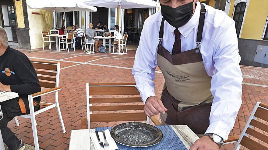 La hostelería trata de resistir sin turistas 