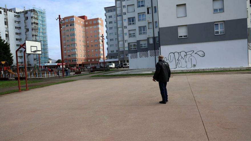 Los vecinos de Vilaxoán se congratulan de la nueva pista deportiva que tendrán pronto en Las Gaviotas