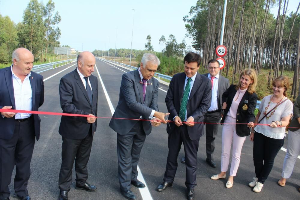 Nuevo ramal de la Autovía del Cantábrico con el polígono de Barres, en Castropol