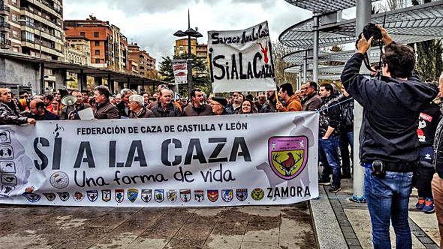 Los cazadores zamoranos responden a las llamadas en defensa de la actividad cinegética.