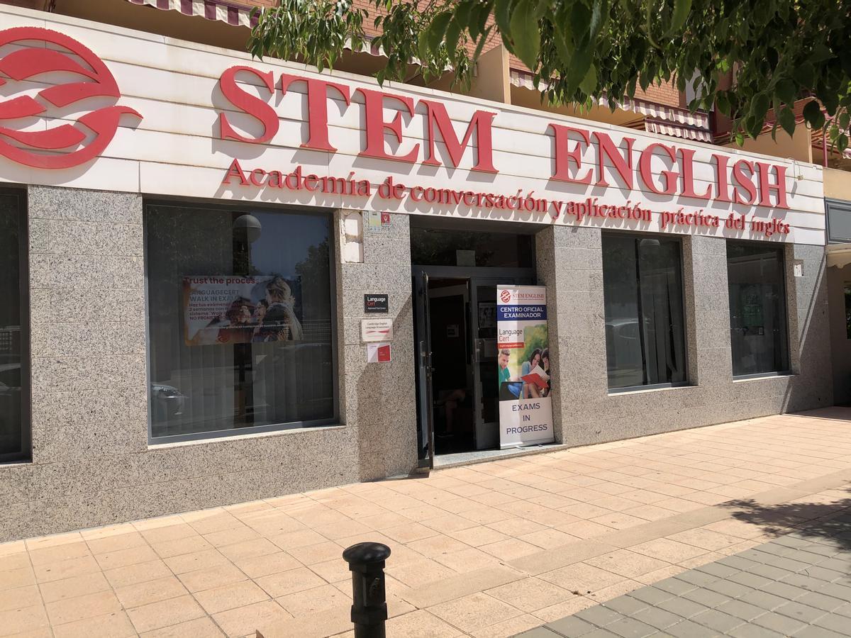 STEM English cuenta con tres academias
