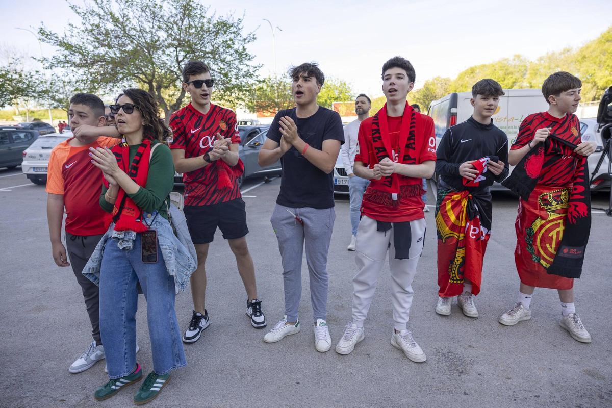 Euforia mallorquinista para despedir al equipo hacia Sevilla