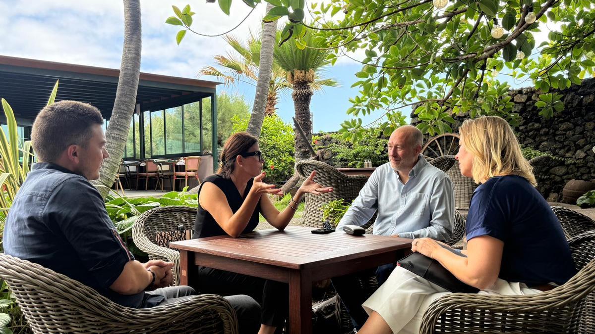 Reunión de la consejera insular de Turismo de La Palma, Raquel Rebollo, con los representantes del turoperador alemán Schauinsland Reisen.