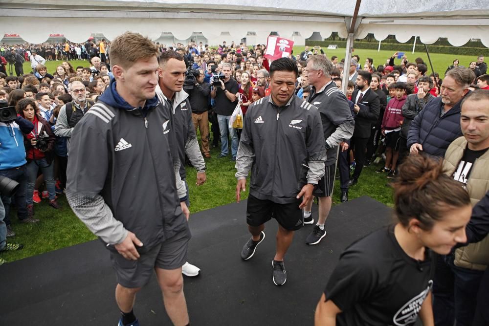 Los All Blacks dirigen un entrenamiento con alumnos en Gijón