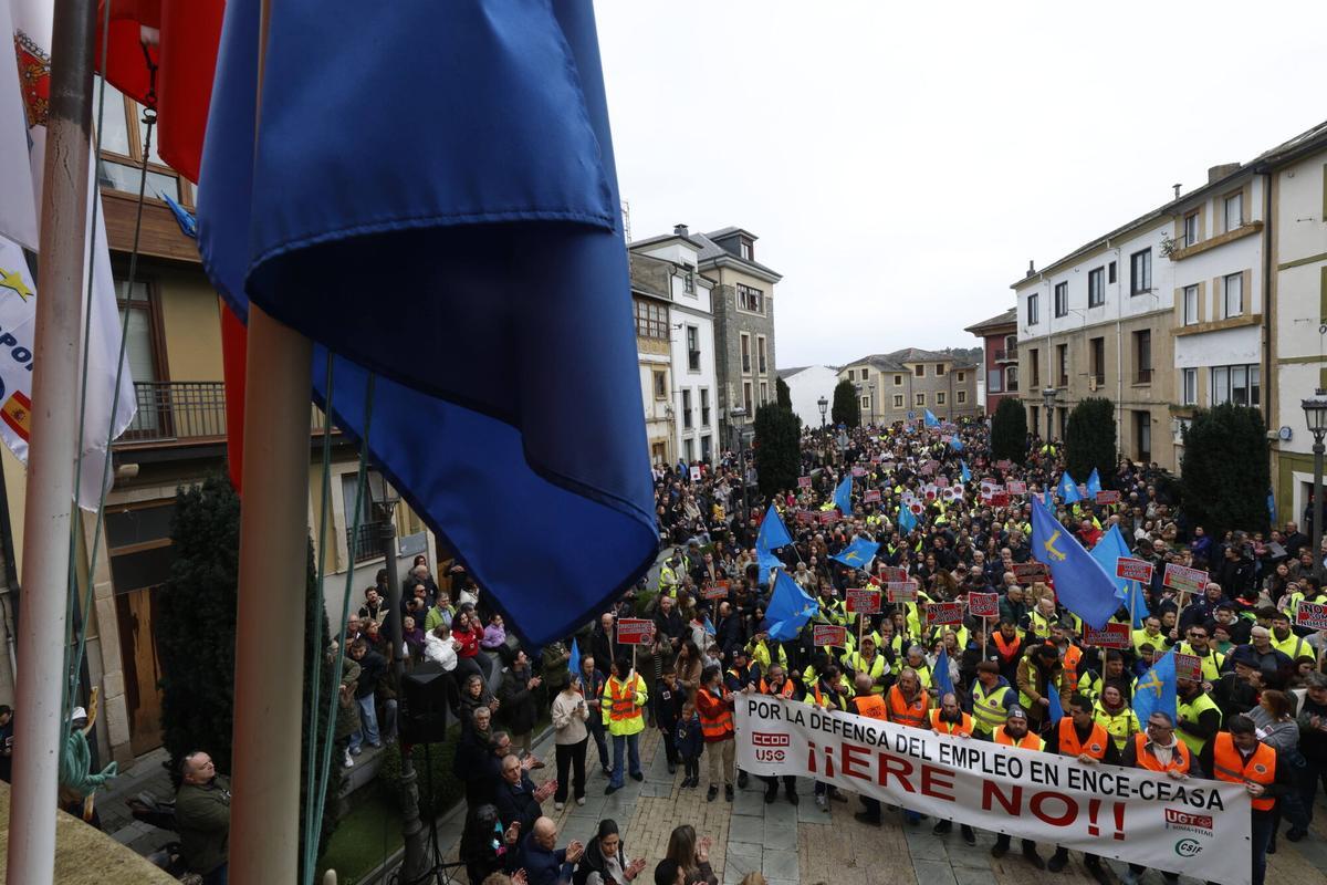 EN IMÁGENES: Así fue la manifestación que llenó las calles de Navia en ...