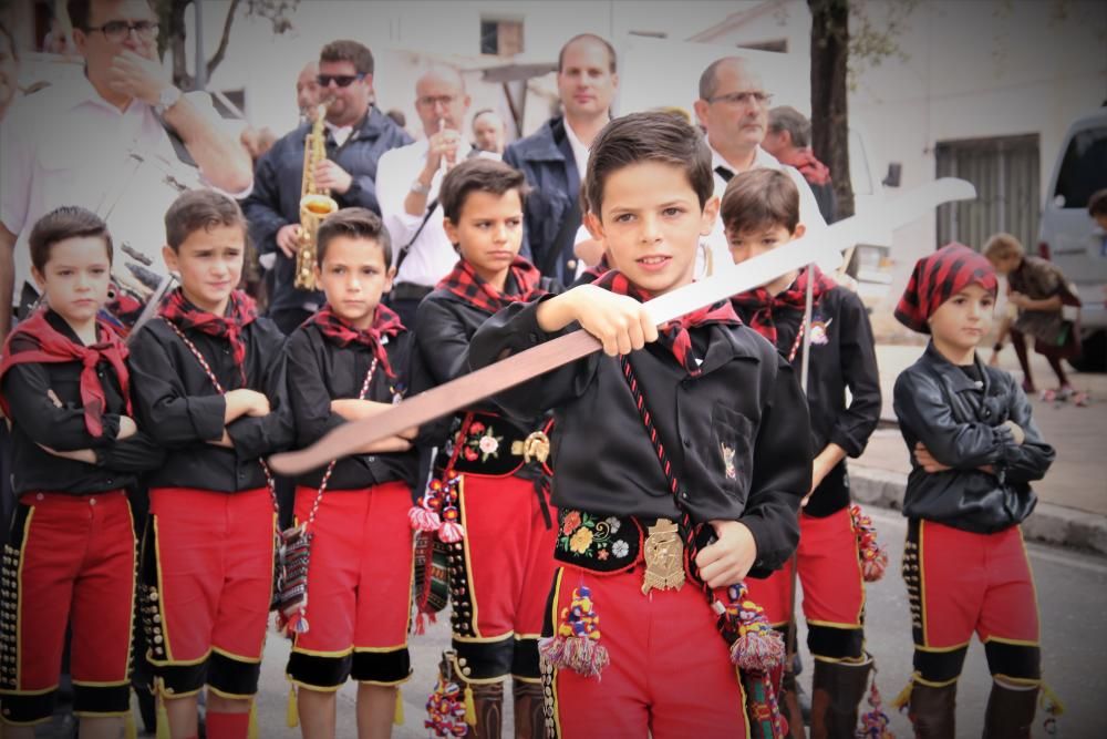 Los niños se convierten en los protagonistas del segundo día de las Fiestas de Moros y Cristianos con el Desfile Infantil.